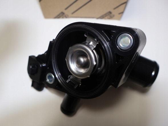 Toyota OE Корпус термостата OE TOYOTA 16031-15010