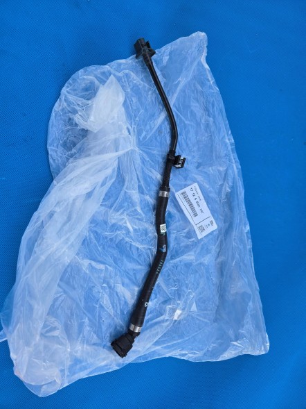 BMW OE QUA7226 Патрубок розширювального бачка BMW 3 G20 G21 G22 G23 G26 5B3A997
