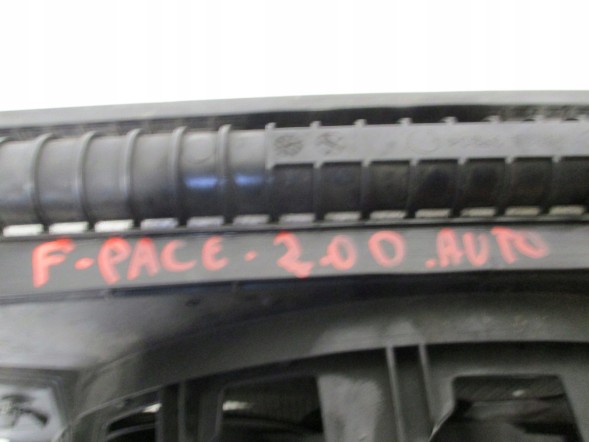 Jaguar OE JAGUAR CHŁODNICA F PACE Охолоджувач радіатора JAGUAR F PACE 2,0d АВТО