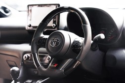 Китай GR YARIS COROLLA CARBON KIEROWNICA НАКЛАДКА НА КЕРМО З ВУГЛЕЦЕВОГО ВОЛОКНА ORIGINALS TOMS RACING ДЛЯ TOYOTA GR YARIS GR COROLLA