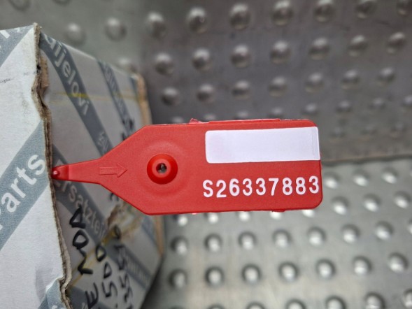 Fiat OE S26337883 ХРОМОВАНА НАКЛАДКА КЛАПАНА 0735516207 FIAT 500 2007-