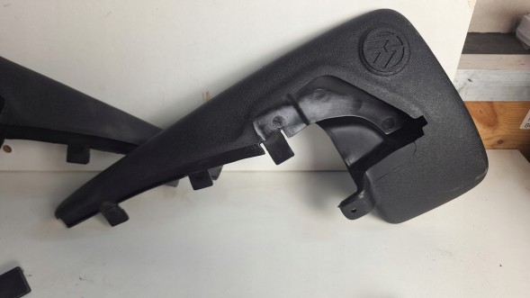 Volkswagen OE 1H0075113 ORG VW GOLF 96- ЗАХИСНІ БРИЗКОВИКИ КОМПЛЕКТ 1H0075113