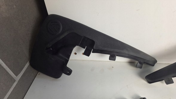 Volkswagen OE 1H0075113 ORG VW GOLF 96- ЗАХИСНІ БРИЗКОВИКИ КОМПЛЕКТ 1H0075113