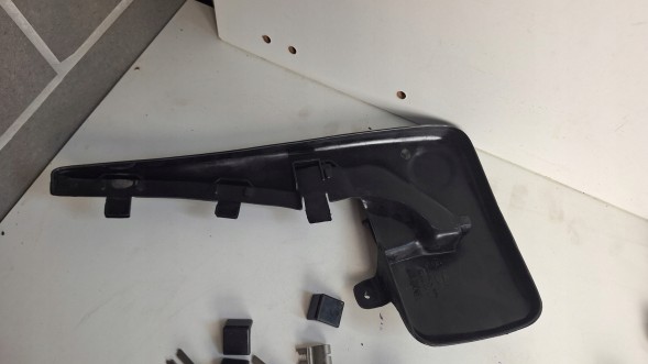 Volkswagen OE 1H0075113 ORG VW GOLF 96- ЗАХИСНІ БРИЗКОВИКИ КОМПЛЕКТ 1H0075113