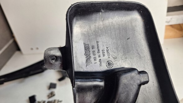 Volkswagen OE 1H0075113 ORG VW GOLF 96- ЗАХИСНІ БРИЗКОВИКИ КОМПЛЕКТ 1H0075113
