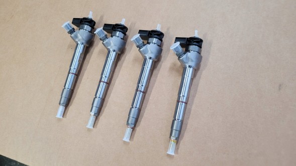 Bosch WTRYSKIWACZ 05L NOWY Форсунка паливна OE 05L130277M 0445110960 2.0 TDI VAG Group оригінал!