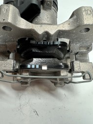 Volkswagen OE 5Q0615405FS Затискач гальмівний електричний лівий задній vw t-roc 5q0615405fs
