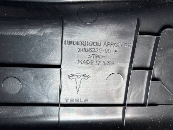 Tesla 1006328-00-F Маска для ванни права передня Tesla Model S
