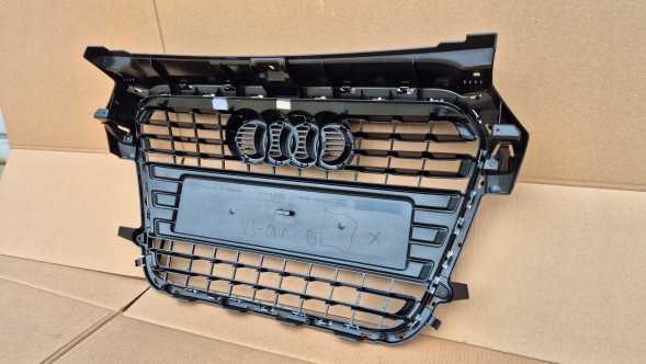 Audi OE GRILL AUDI A1 8X0 10-14 BLACK POŁYSK Решітка радіатора GRILL Audi A1 8X0 10-14 OE 8X0853651 ЧОРНИЙ ГЛЯНЕЦЬ ОРИГІНАЛ НОВИЙ