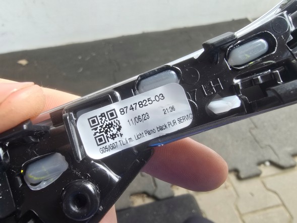 BMW OE LISTWA TAPICERKI LEWA PIANO CZARNA BMW G05 G07 8747825 QUALI2805 ПЛАНКА ОББИВКИ ЛІВА ПІАНО ЧОРНА BMW G05 G07 8747825