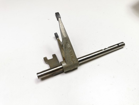 Renault OE Б/у вилки перемикання передач Renault 5 19 OE 7700725908