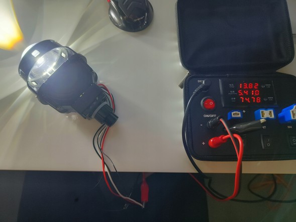 Китай 2,5biledLASER Лінзи BILED BI-LED 2,5" з лазером, ТОП 150W 2 світловідбивача - ЛАЗЕР