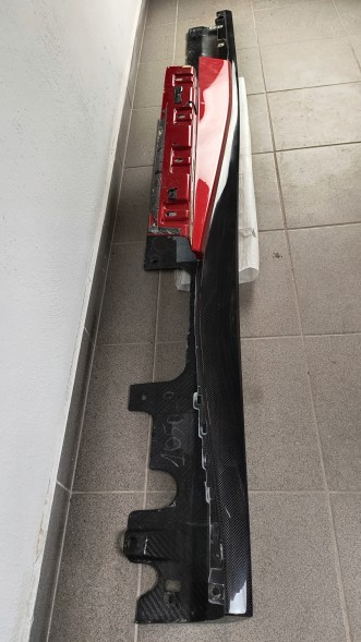 Ferrari OE FERRARI PORTOFINO F164 PRÓG LISTWA PROGOWA PRAWA C FERRARI PORTOFINO F164 ПОРІГ ПОРОГОВА ПЛАНКА ПРАВА КАРБОН