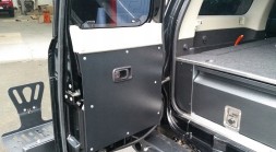 4UP X22 ОББИВКА БОКОВ ЗАДНІХ ДВЕРЕЙ NISSAN PATROL Y61