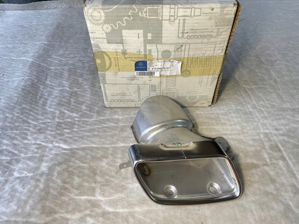 Mercedes-Benz OE A2124901027 A 212 490 10 27 A-212-490-10-27 prawa prawy prawej prawego kratka wydech wydechu końcówki tłumik tłumika końcówka НОВИЙ ОРИГ. НАКОНЕЧНИК ГЛУШНИКА ВИХЛОПУ MB E W212 S212 CLS C218 X218 AMG ПРАВА