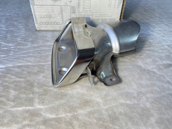 Mercedes-Benz OE A2124901027 A 212 490 10 27 A-212-490-10-27 prawa prawy prawej prawego kratka wydech wydechu końcówki tłumik tłumika końcówka НОВИЙ ОРИГ. НАКОНЕЧНИК ГЛУШНИКА ВИХЛОПУ MB E W212 S212 CLS C218 X218 AMG ПРАВА