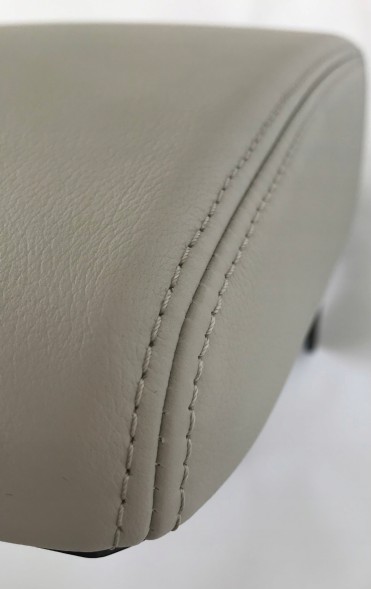Volkswagen OE VW TOUAREG III ПІДЛІКОТНИК ШКІРА 760864207 PGT