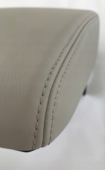 Volkswagen OE VW TOUAREG III ПІДЛІКОТНИК ШКІРА 760864207 PGT