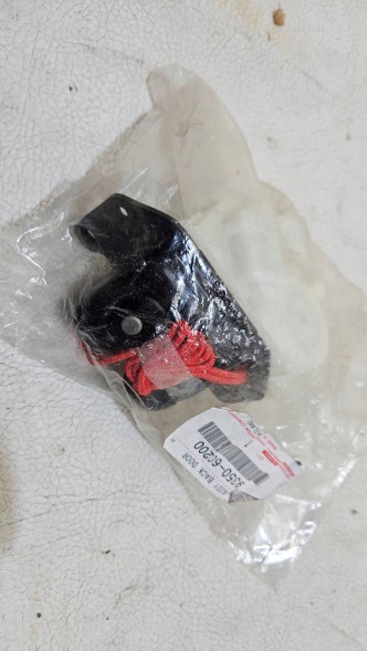 Toyota OE 693500200 PG ЗАМЕК ПРИВОДУ КРИШКИ БАГАЖНИКА TOYOTA LAND CRUISER 69350-0200 НОВИЙ ОРИГІНАЛ