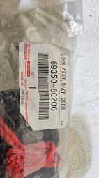 Toyota OE 693500200 PG ЗАМЕК ПРИВОДУ КРИШКИ БАГАЖНИКА TOYOTA LAND CRUISER 69350-0200 НОВИЙ ОРИГІНАЛ