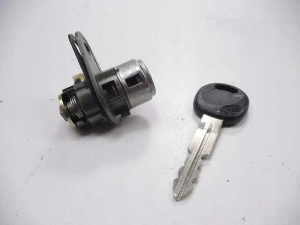 Hyundai OE Циліндр замка кришки багажника Hyundai Santa FE OE 81250 26A00