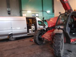 Китай 9504051 КОНДИЦІОНЕР ДЛЯ ТЕЛЕСКОПІЧНОГО НАВАНТАЖУВАЧА JCB 530 535 540