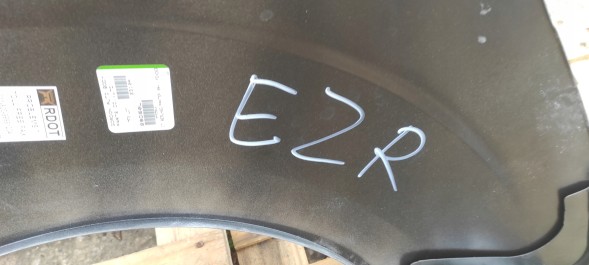 Polcar Błotnik lewy przód lewy przedni Citroen Berlingo Peugeot Partner 08-18 EZR Бризговик лівий передній лівий Citroen Berlingo Peugeot Partner 08-18 EZR