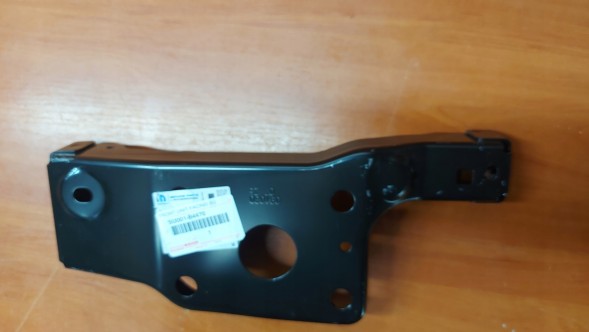 Toyota OE SU001-B4470 PROACE 16- КРОНШТЕЙН СТОЯК ПОСИЛЕННЯ РЕМІНЬ ПЕРЕДНІЙ ПРАВИЙ TOYOTA PROACE 16-