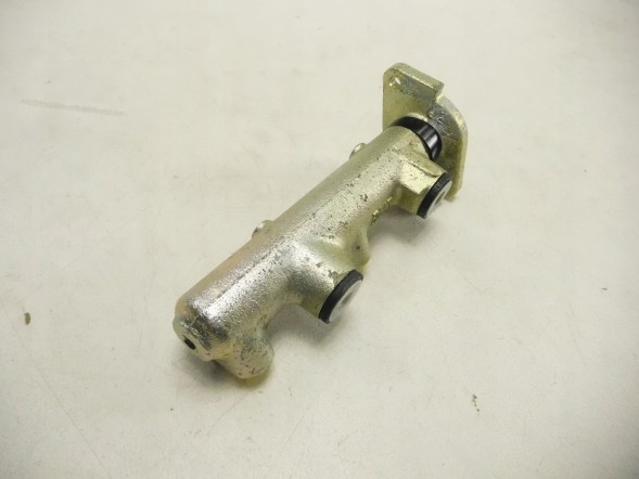 Renault OE 77 01 349 254 ГАЛЬМІВНИЙ ЦИЛІНДР RENAULT 9 7701349254