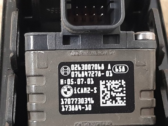 BMW OE 7357105 GBI_BMW BMW 7 G11 G12 15-22 Накладка кришки багажника задня з ліхтарями номерного знака.