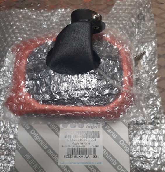 Jeep OE 735631049 Кожух важеля КПП з рамкою важеля КПП, накладка Jeep Renegade OE,