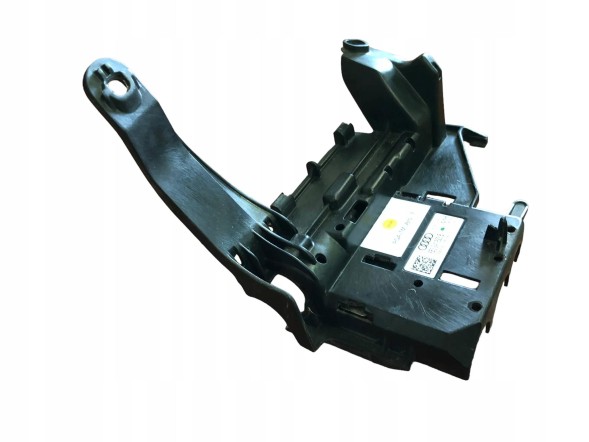 Audi OE AUDI A4 B8 ЕЛЕКТРИЧНА КОРОБКА 8B3941823B