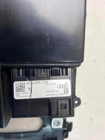 Audi OE 4G0035736 (N.29) ОРИГІНАЛЬНИЙ РОЗ'ЄМ ДЛЯ ВХОДУ USB AUX AUDI A6 A7 C7 4G0035736 72км
