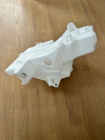 Toyota заводська комплектація 85315-02720 85315-02720 Бак омивача рідини toyota corolla e2119- нв універсал новий