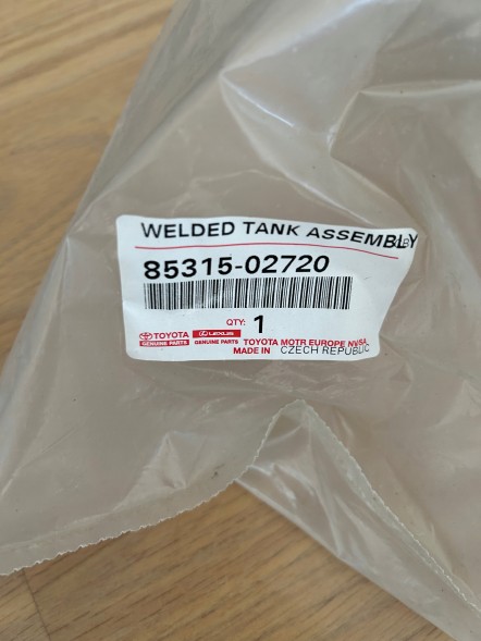 Toyota заводська комплектація 85315-02720 85315-02720 Бак омивача рідини toyota corolla e2119- нв універсал новий