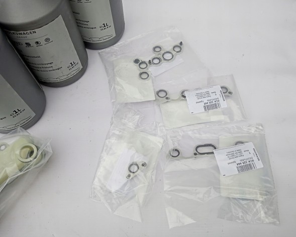 Volkswagen OE zestaw 6litrów G055529A2 0CK325121D 0CK325149D 0CK325421A 0CK325443 0CK325444 0CK325445 0CK325446 śruby miski 25szt Масло Volkswagen OE 5л з фільтрами та болтами для S-TRONIC Audi