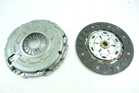 Valeo 826867 Зчеплення / диск + кошик / alfa romeo 159 / f. Freemont 11-> 1.8tbi / 2.0jtdm