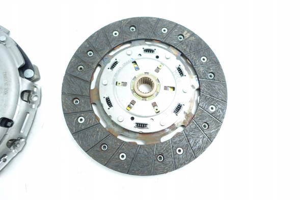 Valeo 826867 Зчеплення / диск + кошик / alfa romeo 159 / f. Freemont 11-> 1.8tbi / 2.0jtdm