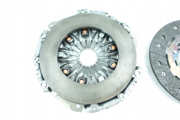 Valeo 826867 Зчеплення / диск + кошик / alfa romeo 159 / f. Freemont 11-> 1.8tbi / 2.0jtdm