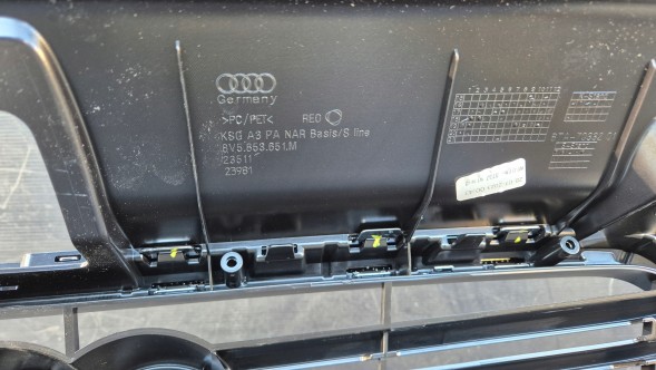 Audi OE GRILL AUDI A3 8V LIFT 2016-2020 Решітка радіатора РЕШІТКА Audi A3 8V LIFT 16-20 OE 8V5853651M ОРИГ. НОВИНКА!