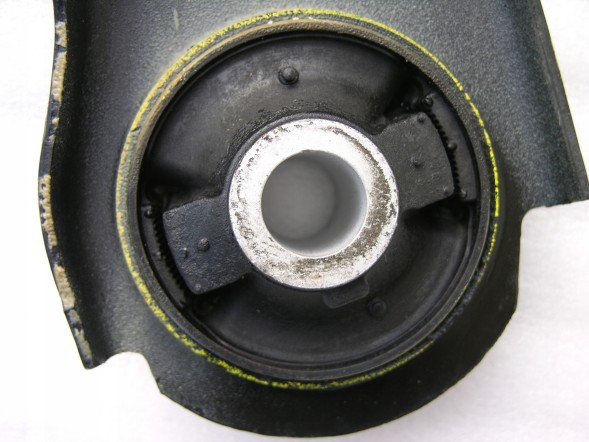 Mazda OE 3059082300 Б/у коливач правий передній Mazda 2 DJ/DL ліфт