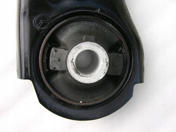 Mazda OE 3059082300 Б/у коливач правий передній Mazda 2 DJ/DL ліфт