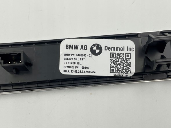 BMW OE KKDA BMW G05 G06 G07 LISTWY NAKŁADKI PROGOWE M-PAKIET PODŚWIETLANE 5A60665 BMW G05 G06 G07 НАКЛАДКИ НА ПОРОГИ M-PAKET З ПІДСВІТКОЮ 5A60665