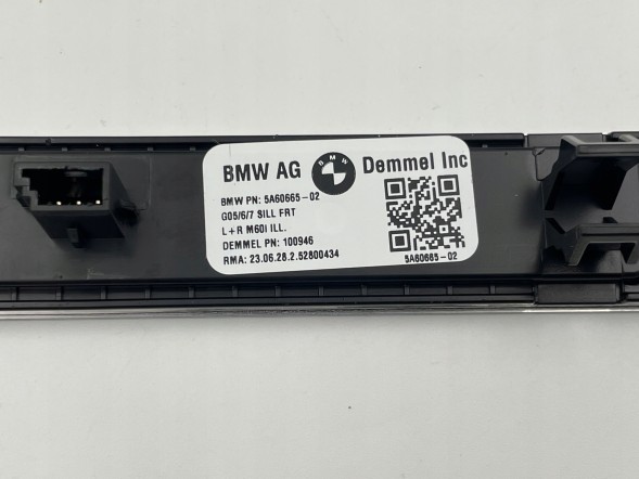 BMW OE KKDA BMW G05 G06 G07 LISTWY NAKŁADKI PROGOWE M-PAKIET PODŚWIETLANE 5A60665 BMW G05 G06 G07 НАКЛАДКИ НА ПОРОГИ M-PAKET З ПІДСВІТКОЮ 5A60665