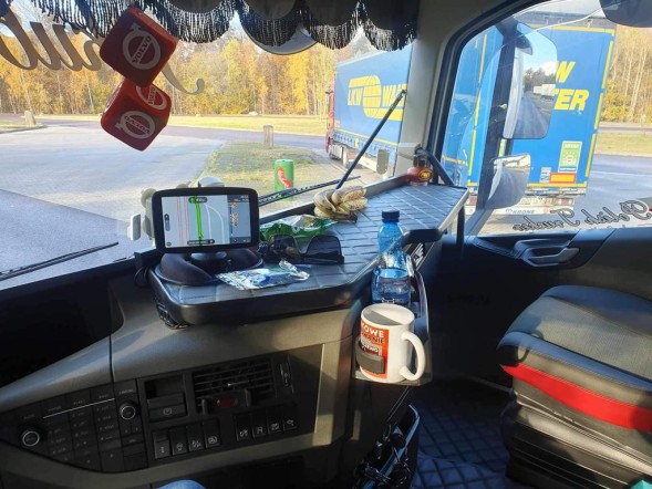 MKM fh134fh523 Полиця-столик на панель приладів вантажівки Volvo FH 4 з 2013 року