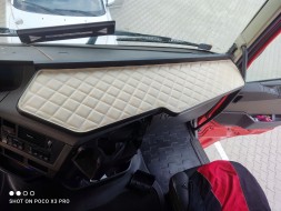 MKM fh134fh523 Полиця-столик на панель приладів вантажівки Volvo FH 4 з 2013 року