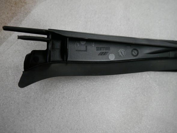 BMW OE BMW F95 G05 G18 LEWA LISTWA ZGARNIAJĄCA SZYBY CZOŁOWEJ PRZÓD 7463527 51317463527 BMW F95 G05 G18 ЛІВА НАКЛАДКА УЩІЛЬНЮВАЧА ЛОБОВОГО СКЛА ПЕРЕДНЯ 7463527