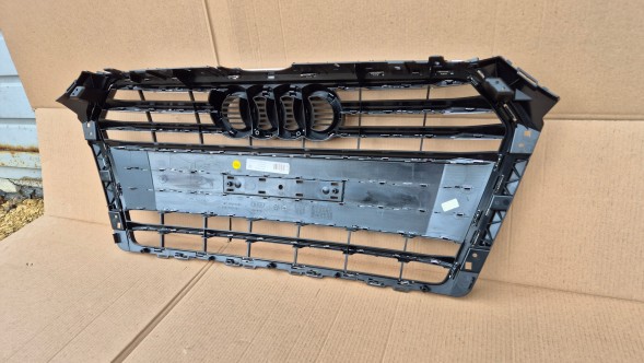 Audi OE GRILL ATRAPA CHŁODNICY AUDI A4 B9 8W0 PRZEDLIFT 2015-2019 CHROM POŁYSK ŚRODEK Решітка радіатора GRILL Audi A4 B9 8W0 8W 15-19 ХРОМ OE 8W0853651BR AB НОВА