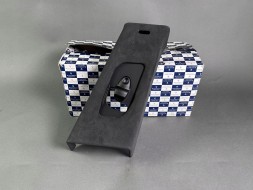 Maserati OE 670089081 TP Накладка на середню стійку Maserati Ghibli алькантара