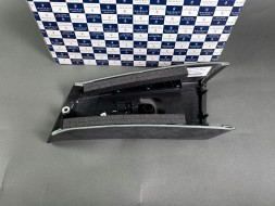 Maserati OE 670089081 TP Накладка на середню стійку Maserati Ghibli алькантара